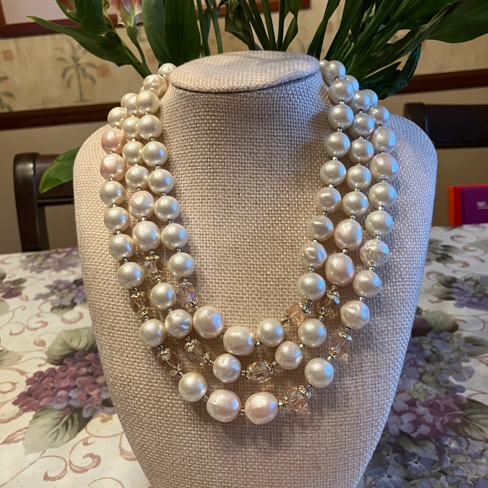 TRIPLE STRAND OF GORGEOUS FACETED CRYSTALS WITH BEAD CAPS
AND GLASS PEARLS